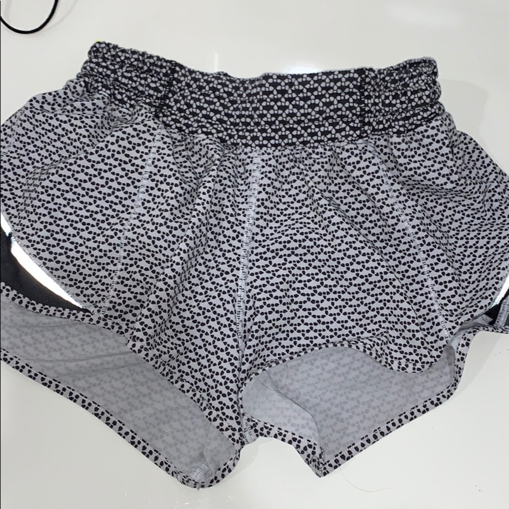 Lululemon hotty hot shorts 2.5”